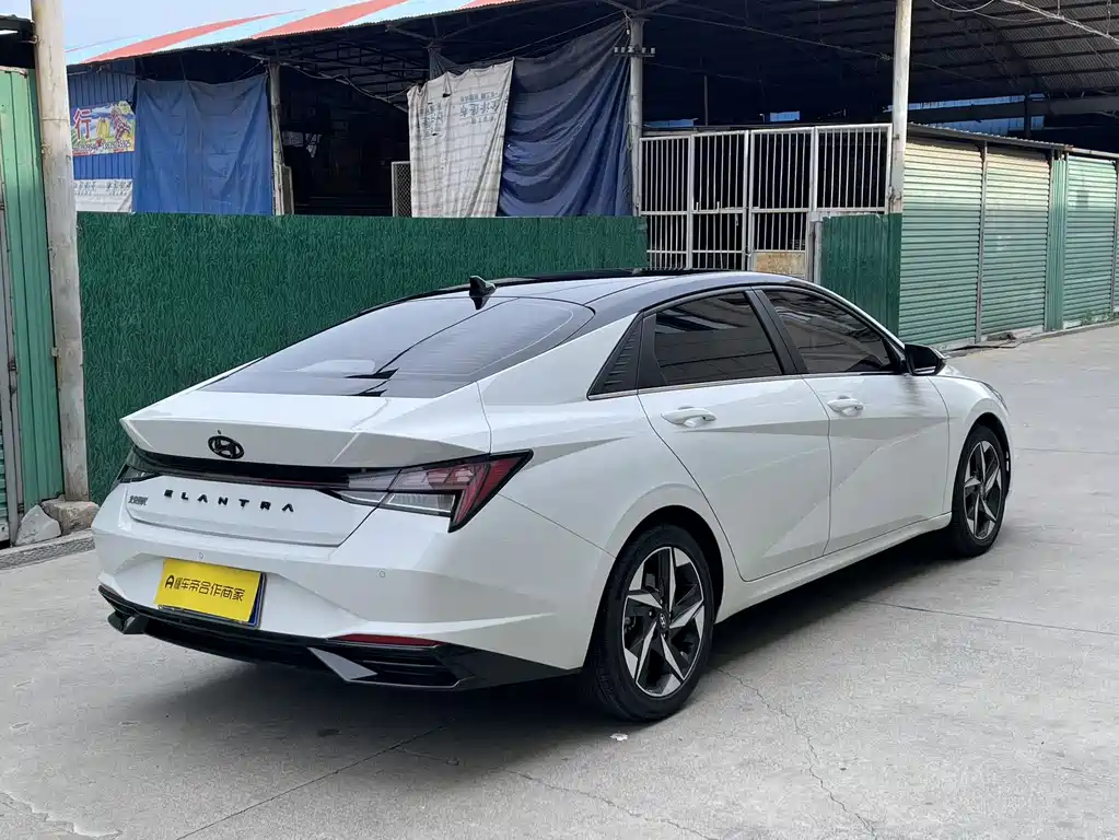 Hyundai Elantra 2022 240TGDi DCT LUX Luxury