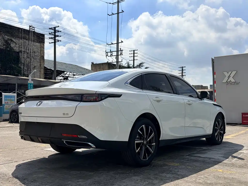 Changan Eado — миниатюра 4