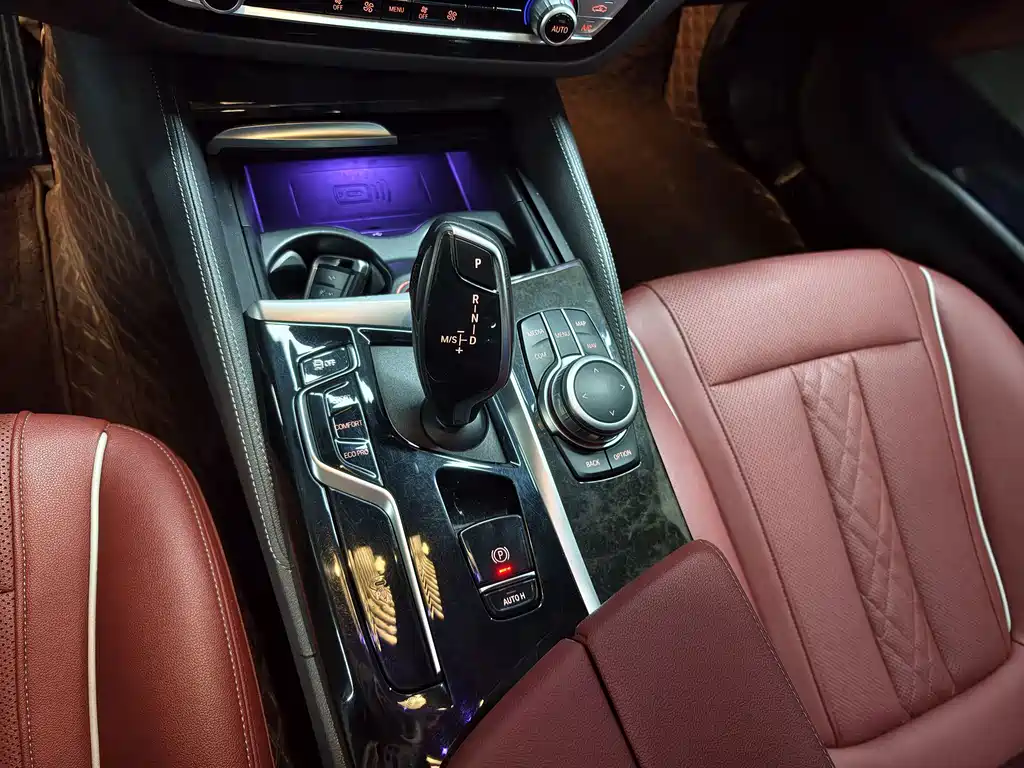 BMW 5 Series — миниатюра 8