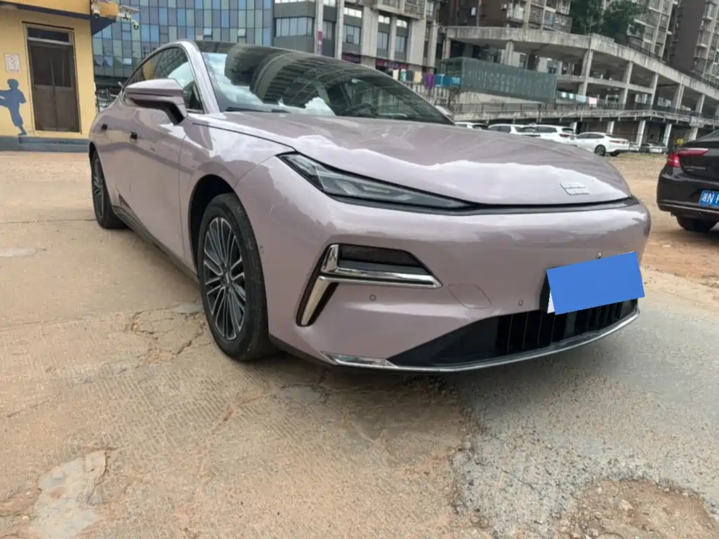 Geely Galaxy Galaxy 8 8 2025 60km EM-i