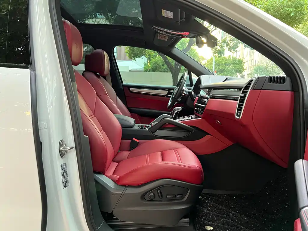 Porsche Cayenne — миниатюра 9