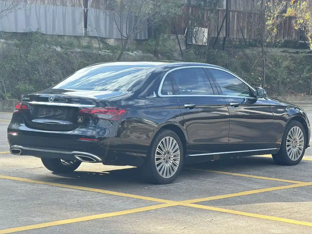 Mercedes-Benz E-Class — миниатюра 7
