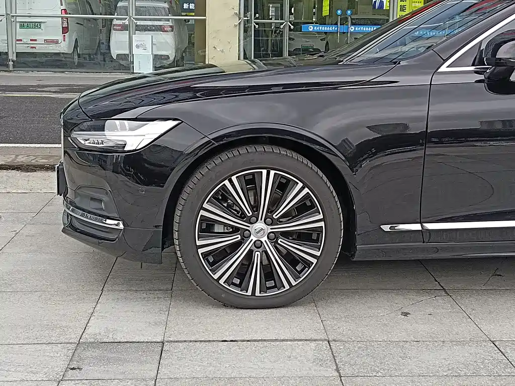 Volvo S90 2024 B5 Luxury