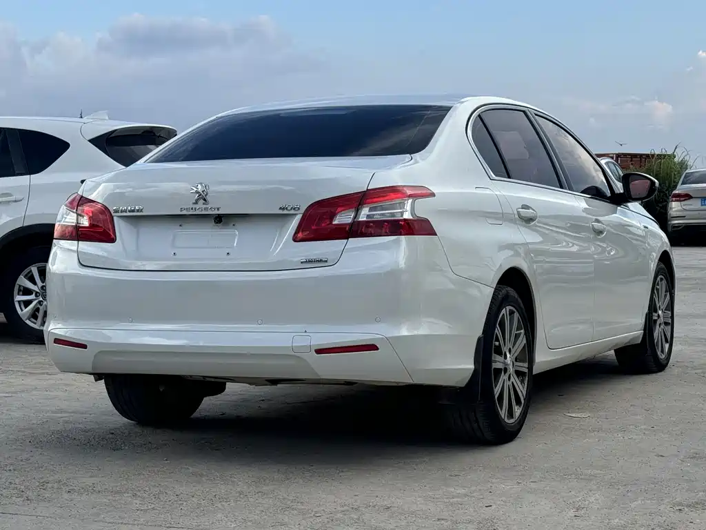 PEUGEOT  408