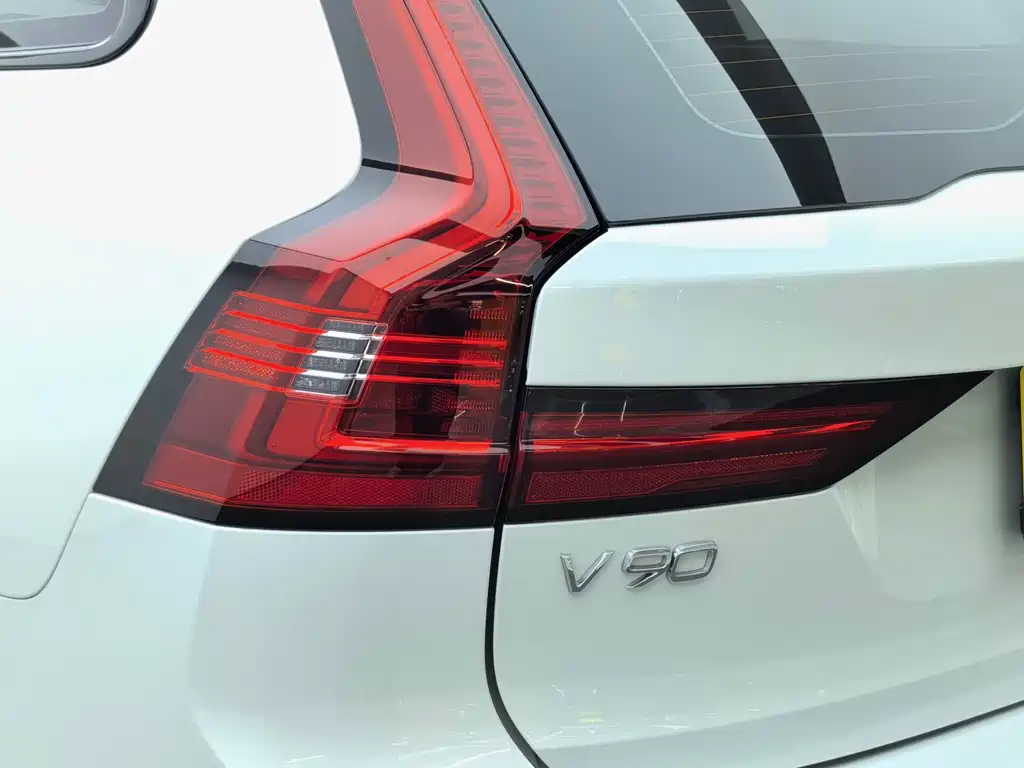 Volvo V90 2021 Cross Country B5 AWD