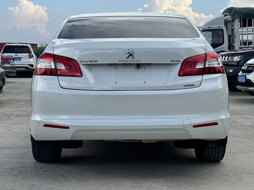 PEUGEOT  408