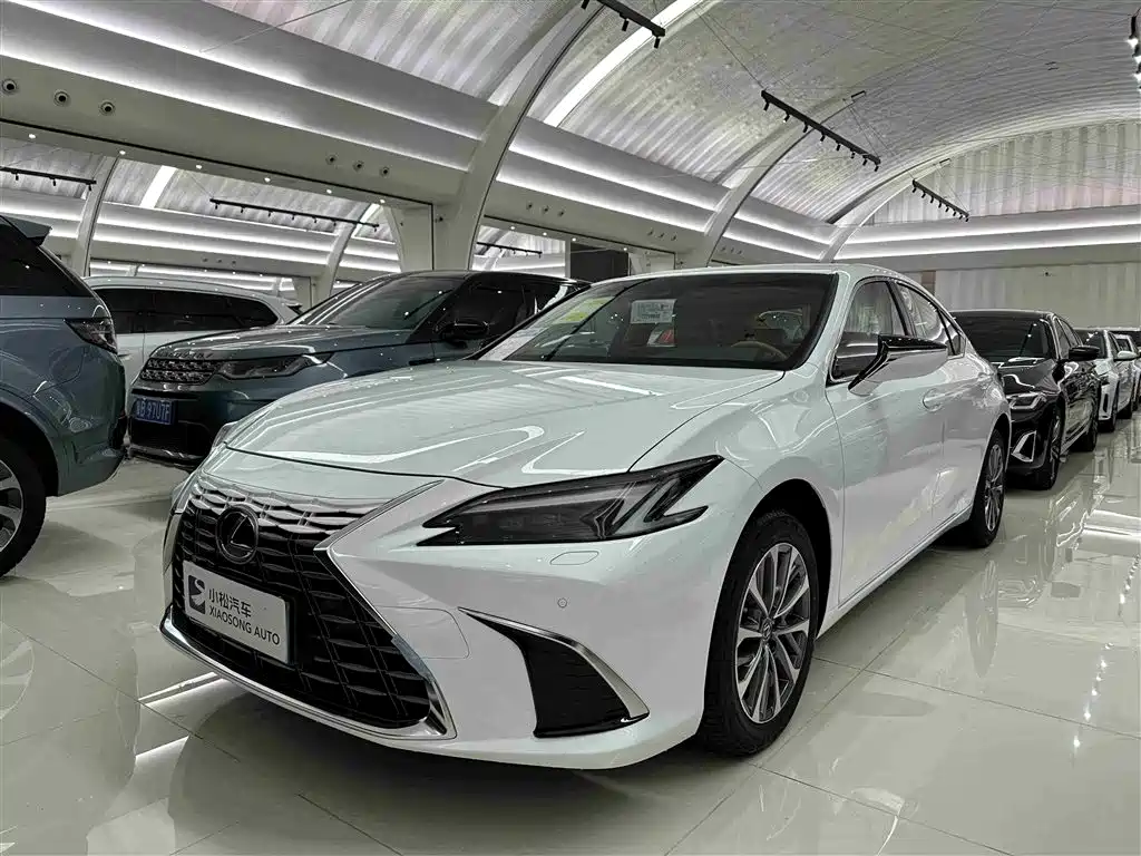 Lexus ES 2026
