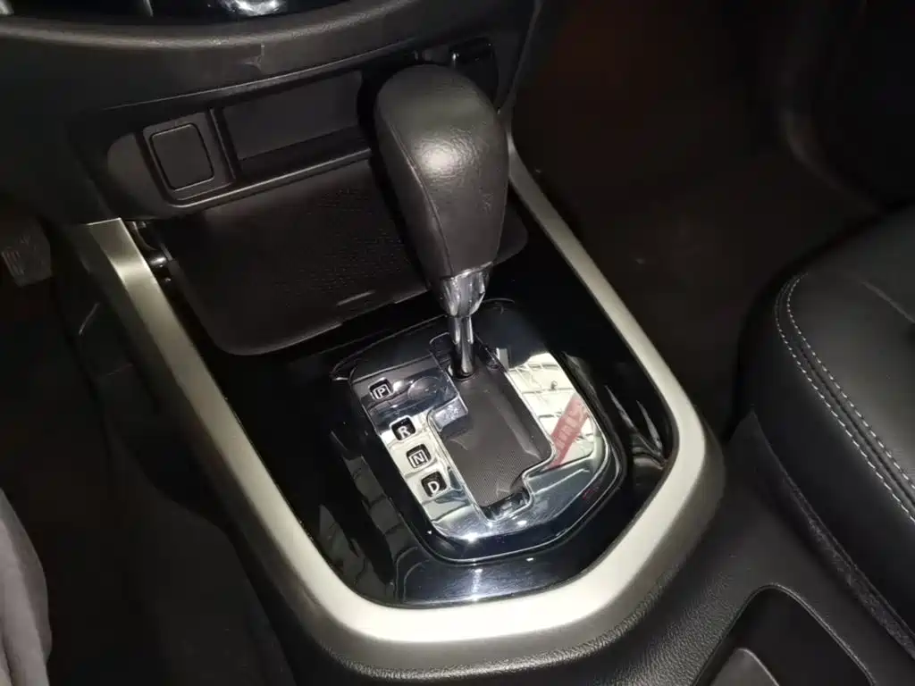Nissan Terra — миниатюра 14