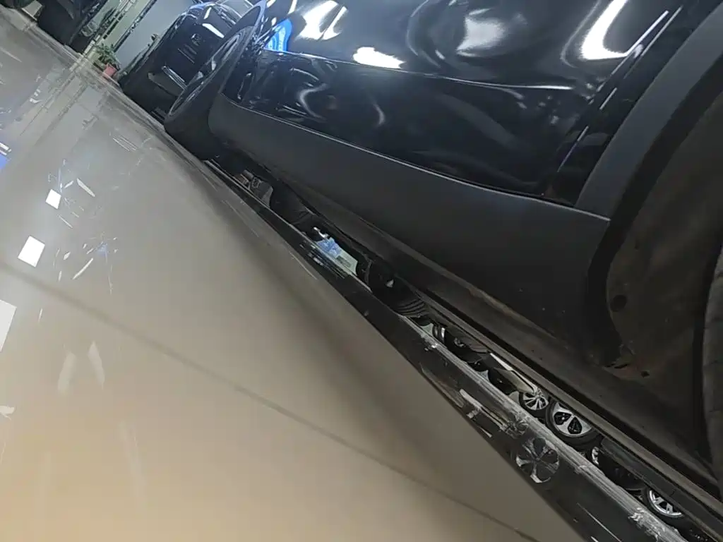 Tesla Model Y — миниатюра 21