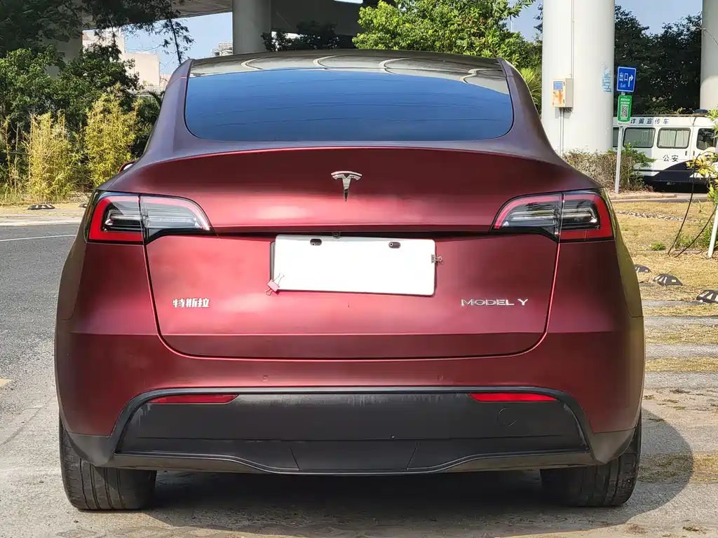 TESLA MODEL Y