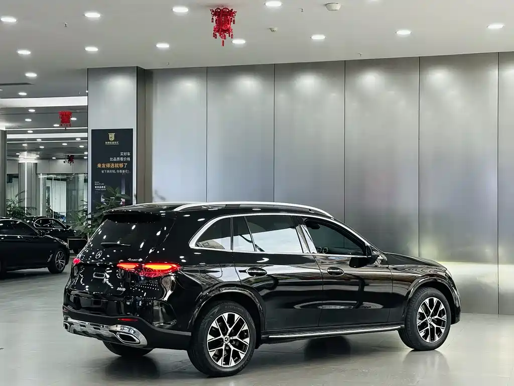 Mercedes-Benz GLC 2023 GLC 260 L 4MATIC Luxury 5 мест