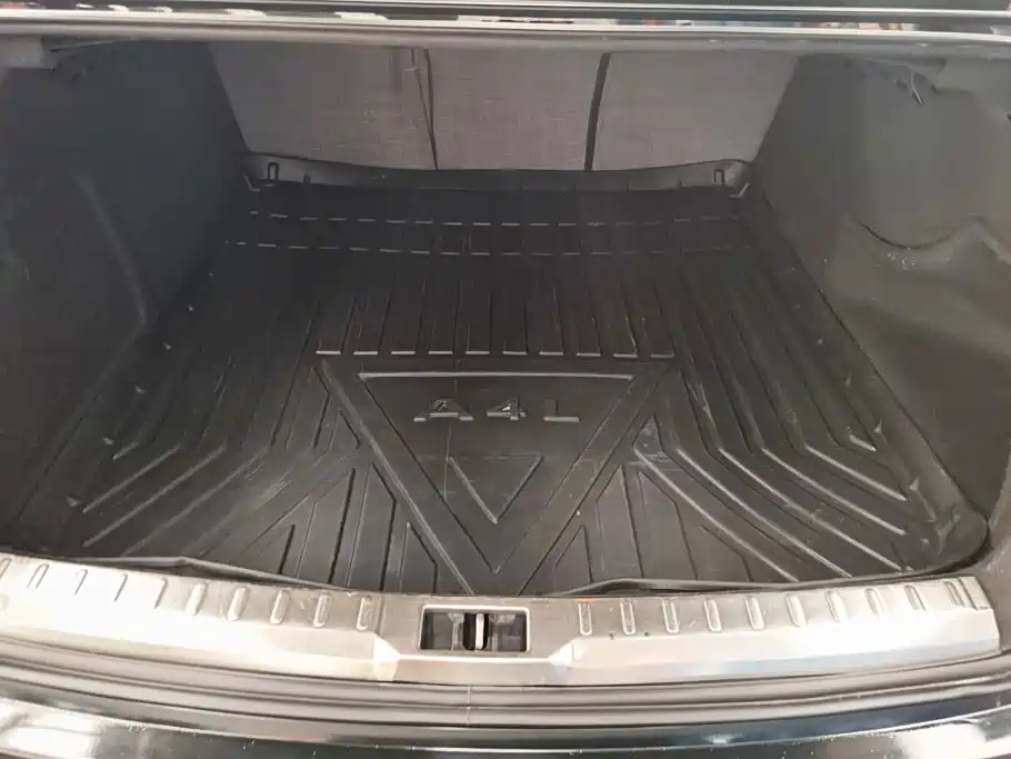 Audi A4L 2013 30 TFSI MT Comfort