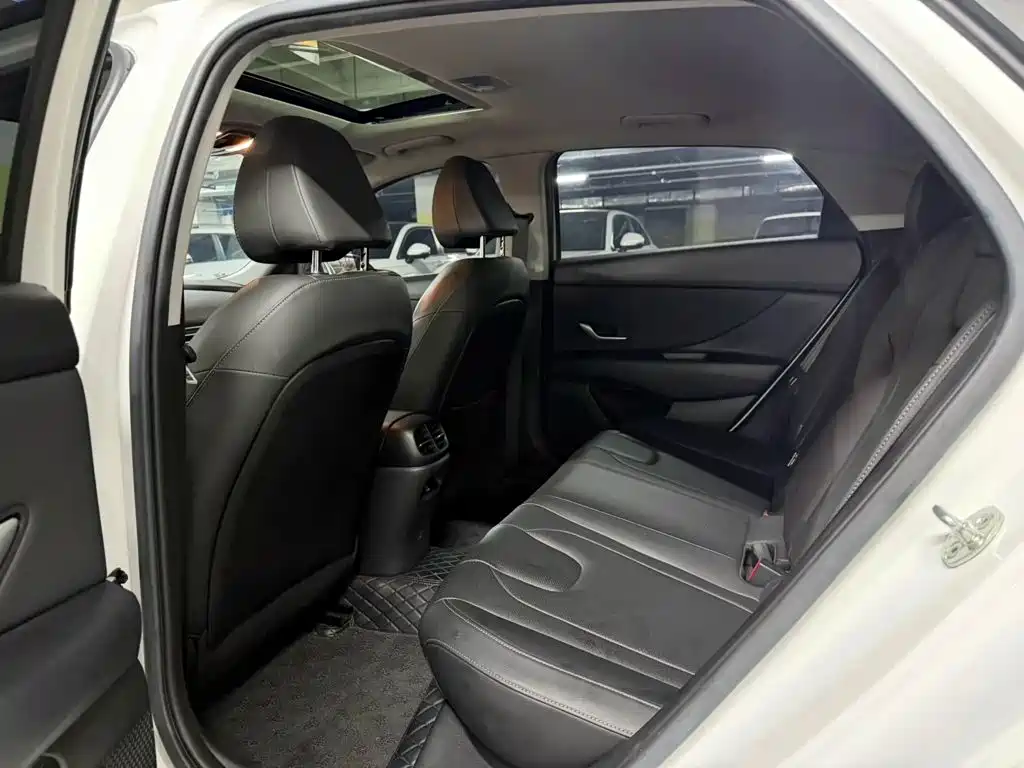 Hyundai Elantra — миниатюра 8