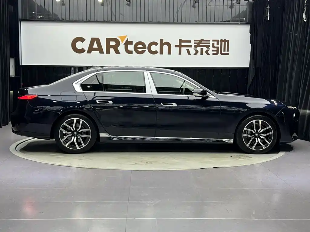 BMW 7 Series — миниатюра 4