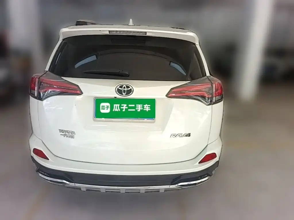 Toyota RAV4 — миниатюра 8