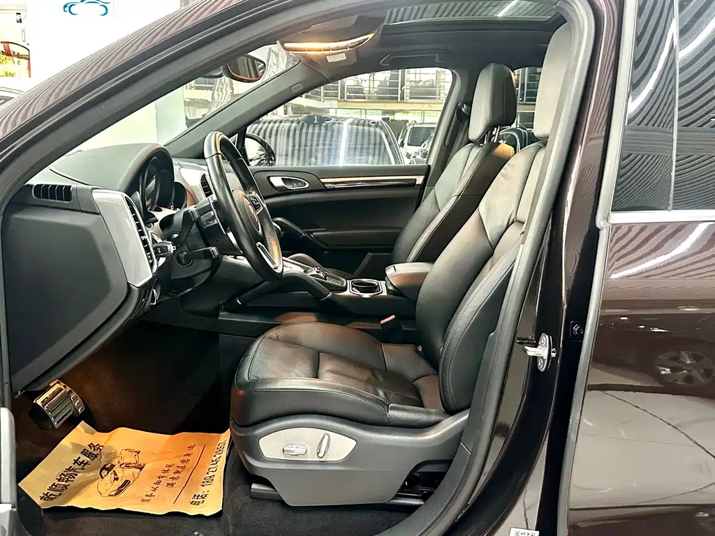 Porsche Cayenne — миниатюра 13
