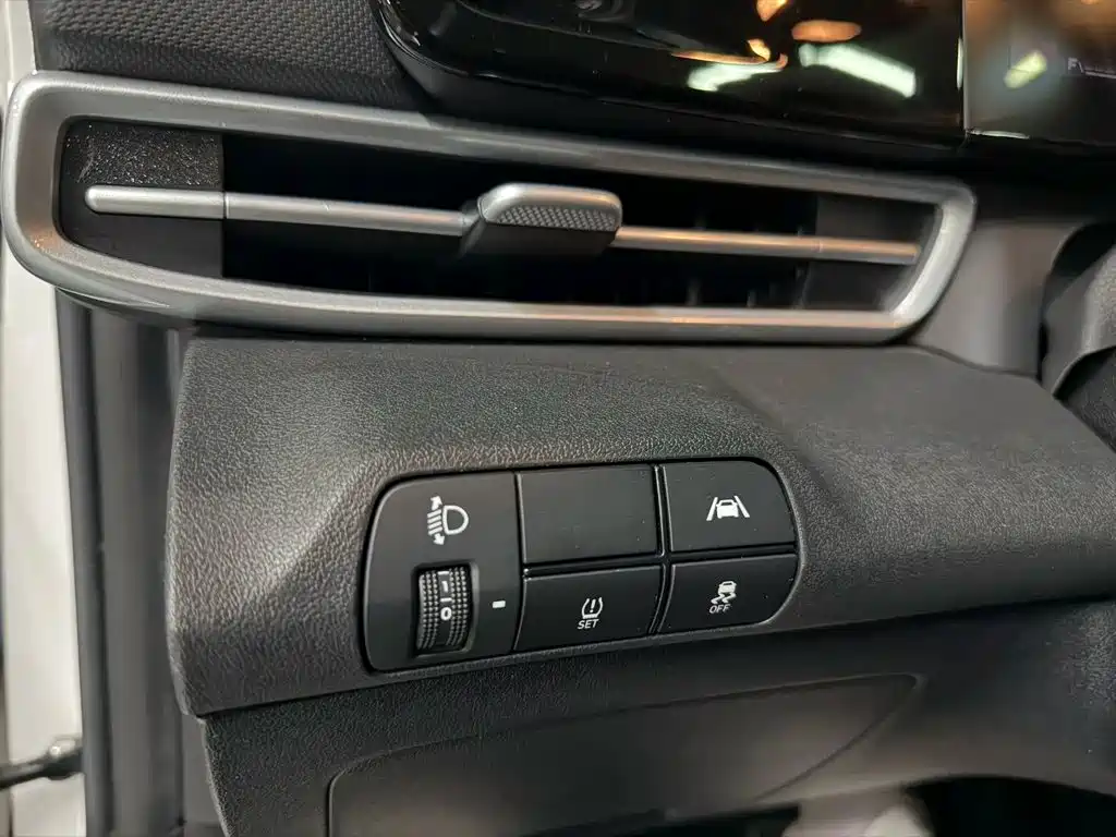 Hyundai Elantra — миниатюра 10