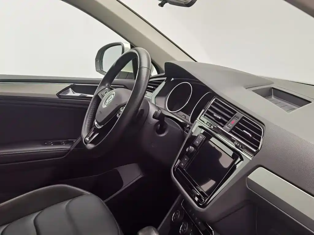 Volkswagen Tiguan L — миниатюра 22