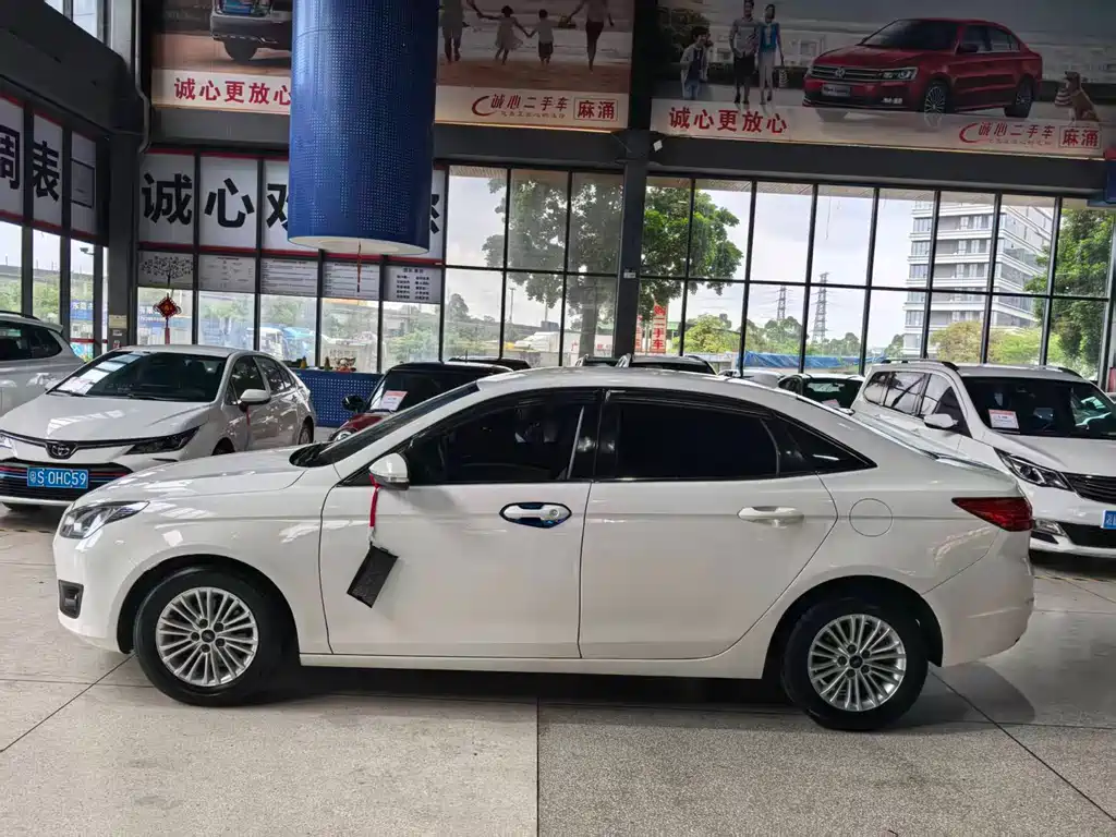 Ford Escort 2015 1.5L MT Comfort