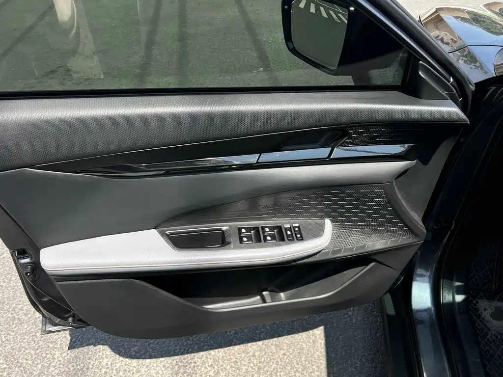 Changan UNI-V 2022 1.5T Luxury