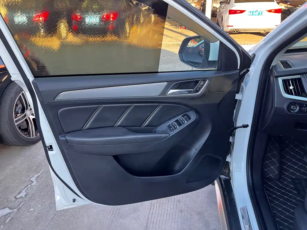 ROEWE  RX5