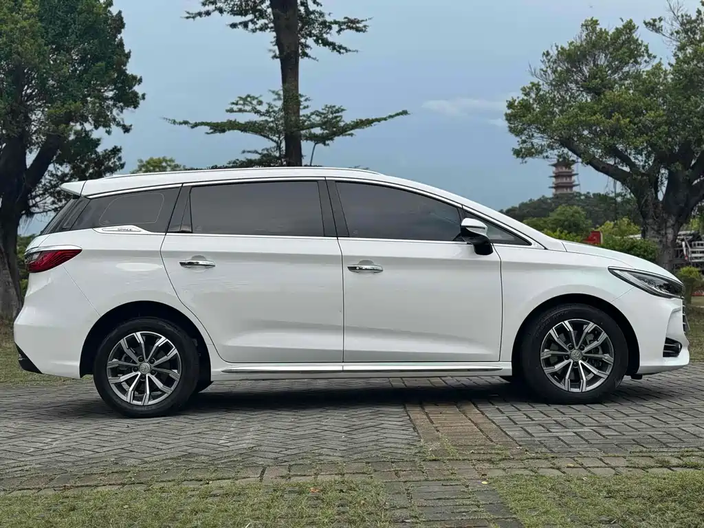 BYD SONG MAX