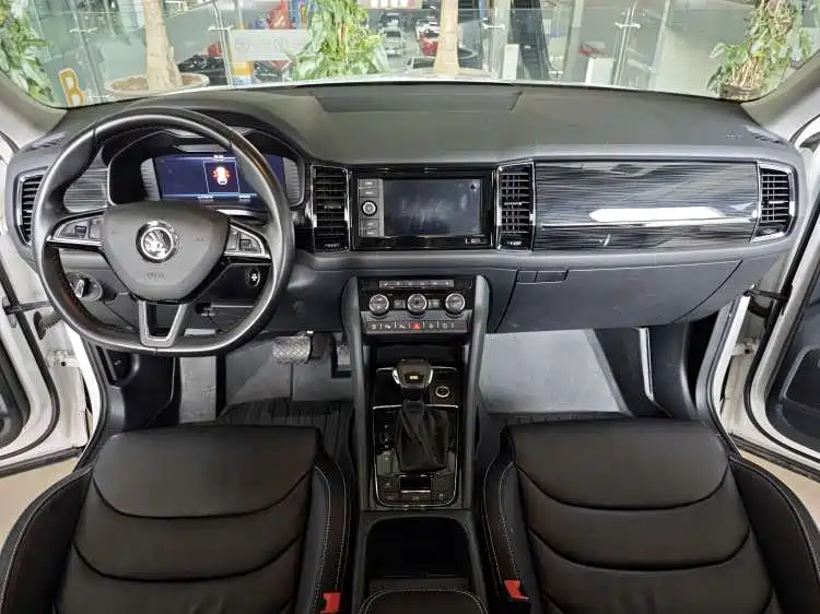 Skoda Kodiaq 2019 TSI330 7 мест Luxury V