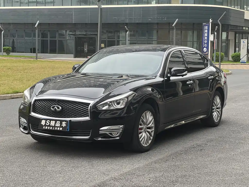 Infiniti Q70 2018