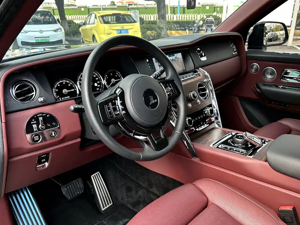 Rolls-Royce Cullinan 2018 мест