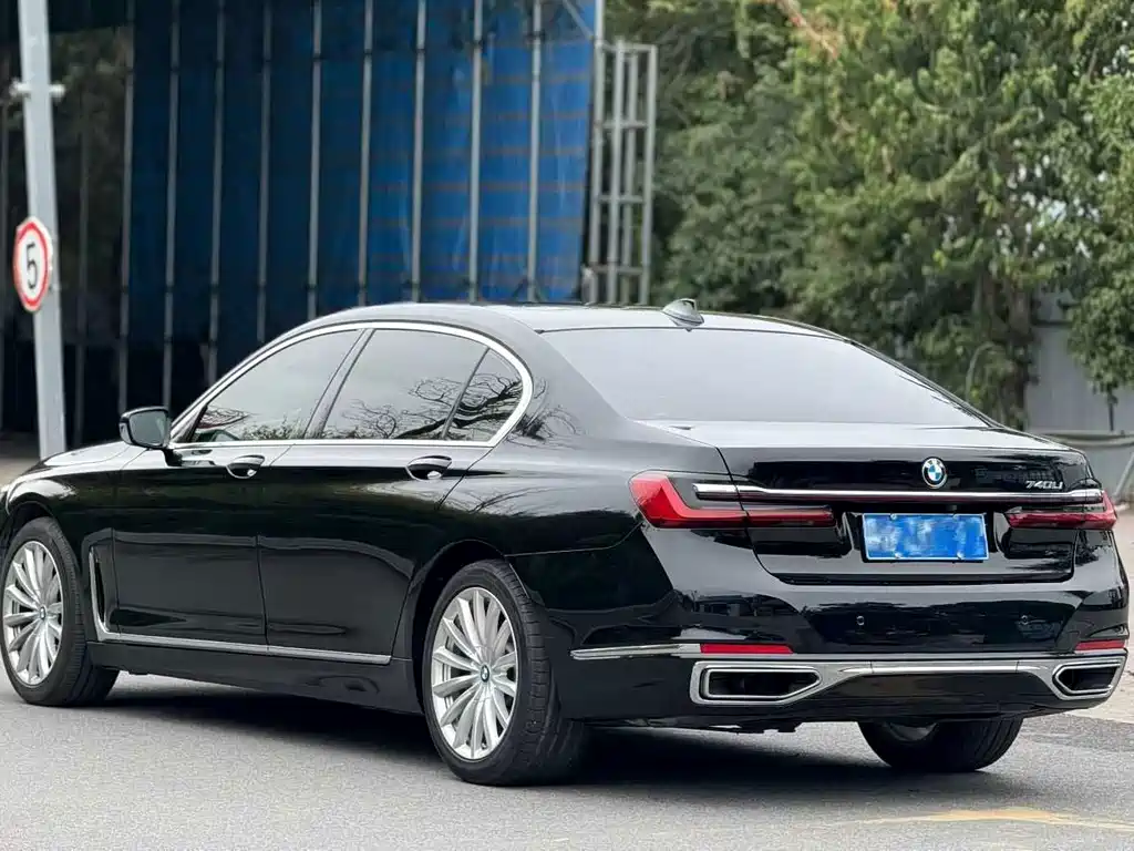 BMW 7 Series — миниатюра 8
