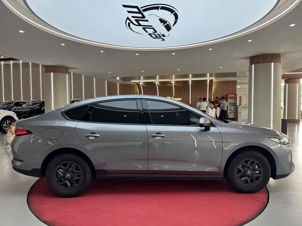 BYD Qin Plus PLUS 2025 DM-i Smart Drive 128KM