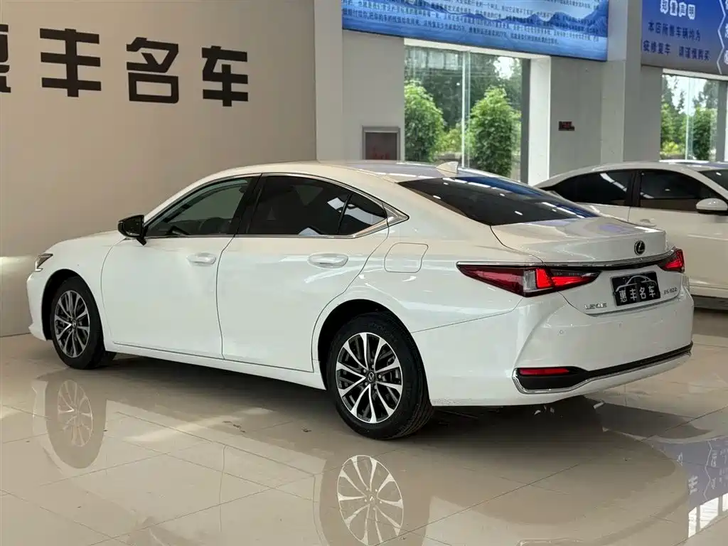 Lexus ES 2022 200