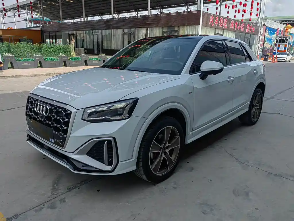Audi Q2L 2023