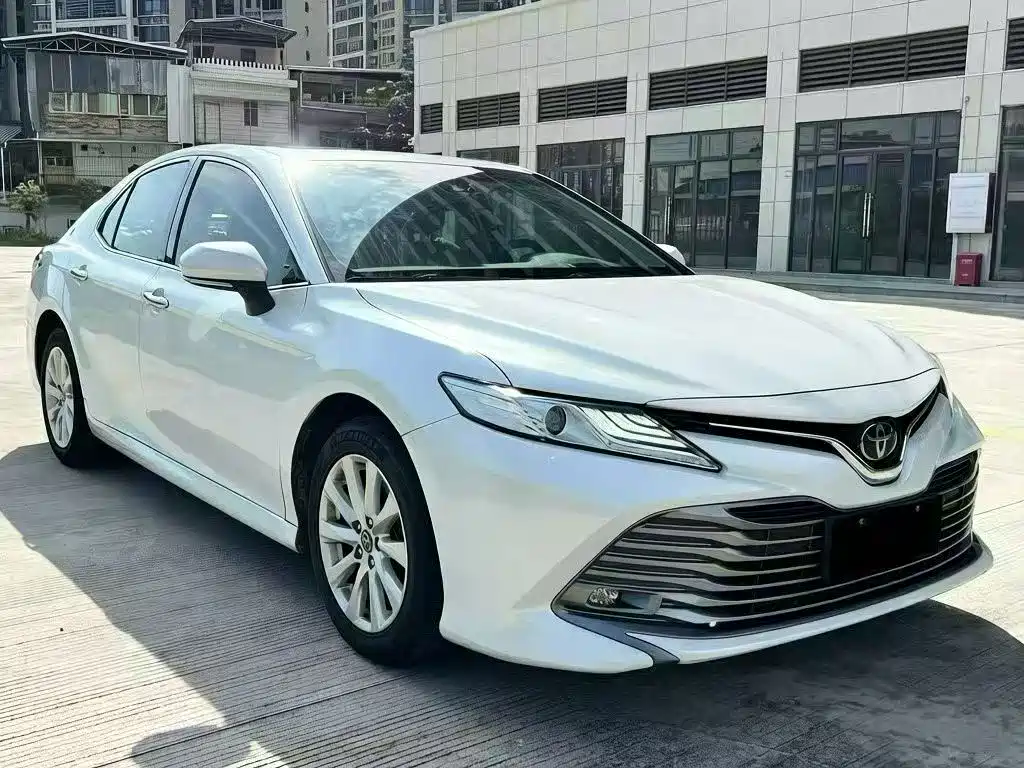 Toyota Camry 2019 2.0G Luxury VI