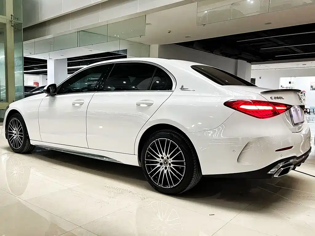 Mercedes-Benz C-Class — миниатюра 4
