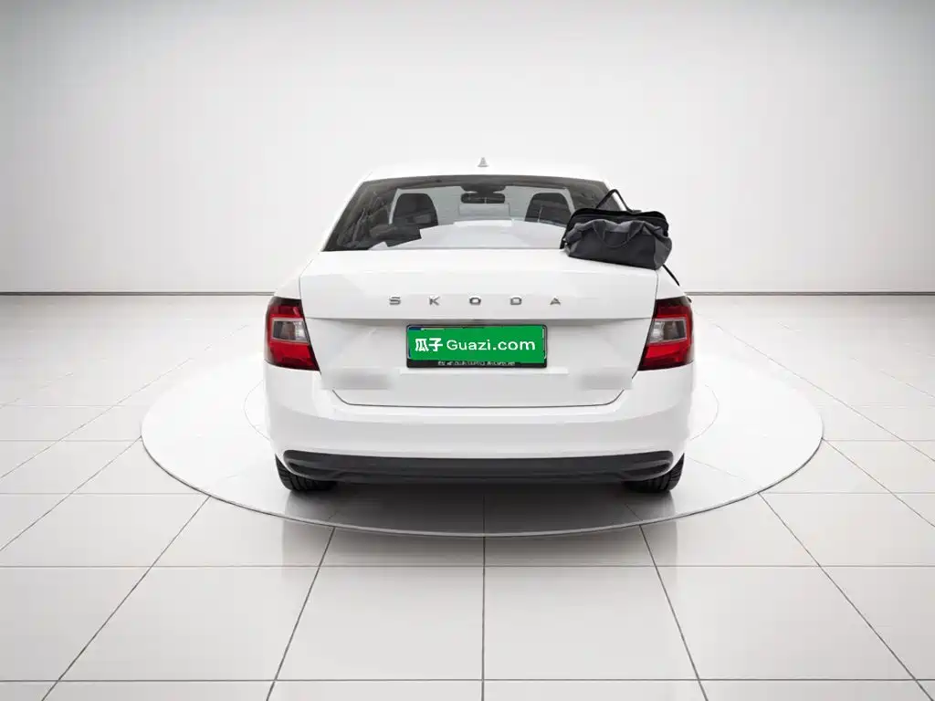Skoda Rapid — миниатюра 3
