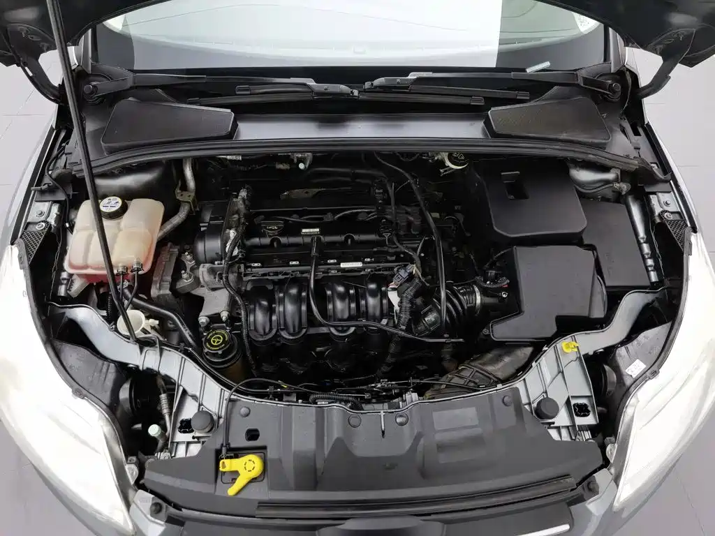 Ford Focus 2012 1.6L AT