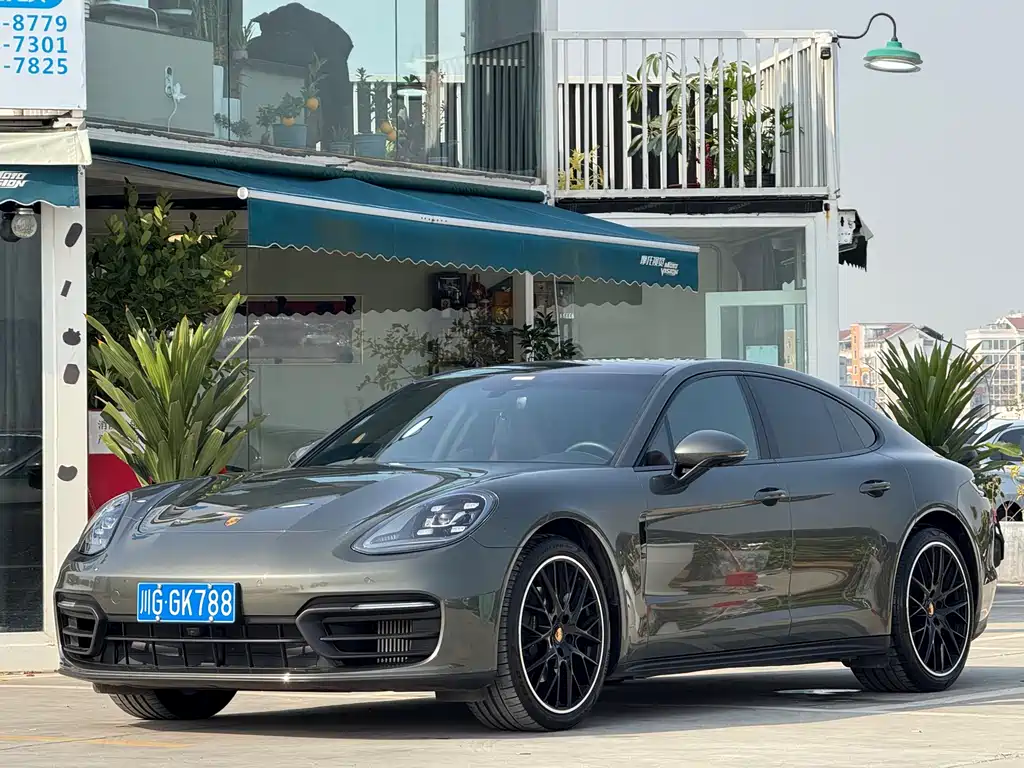 PORSCHE PANAMERA