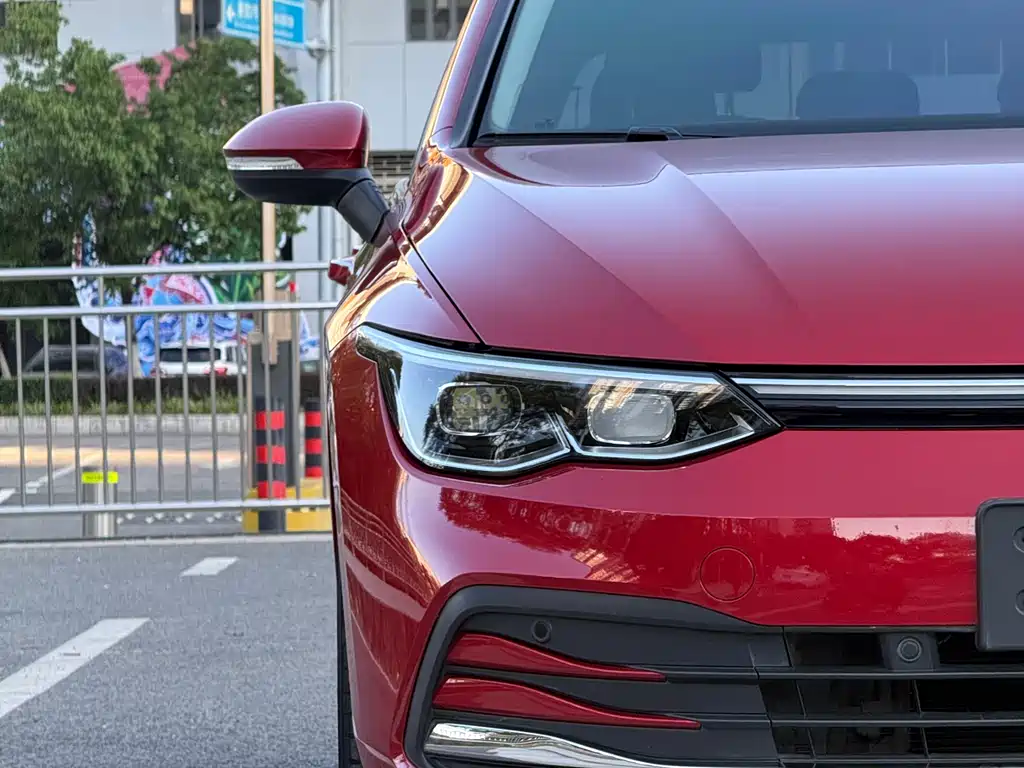 VOLKSWAGEN GOLF