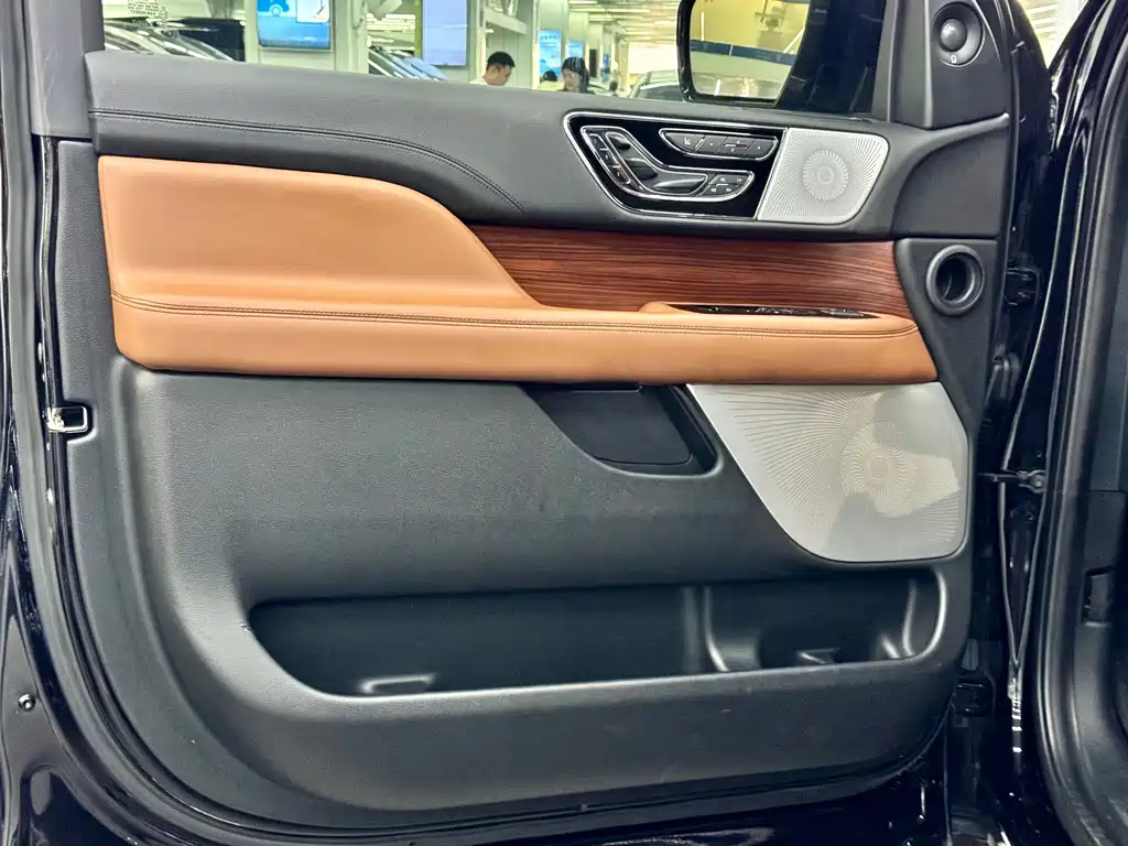 Lincoln Navigator 3.5T Premium Shine Edition China VI, фото 6