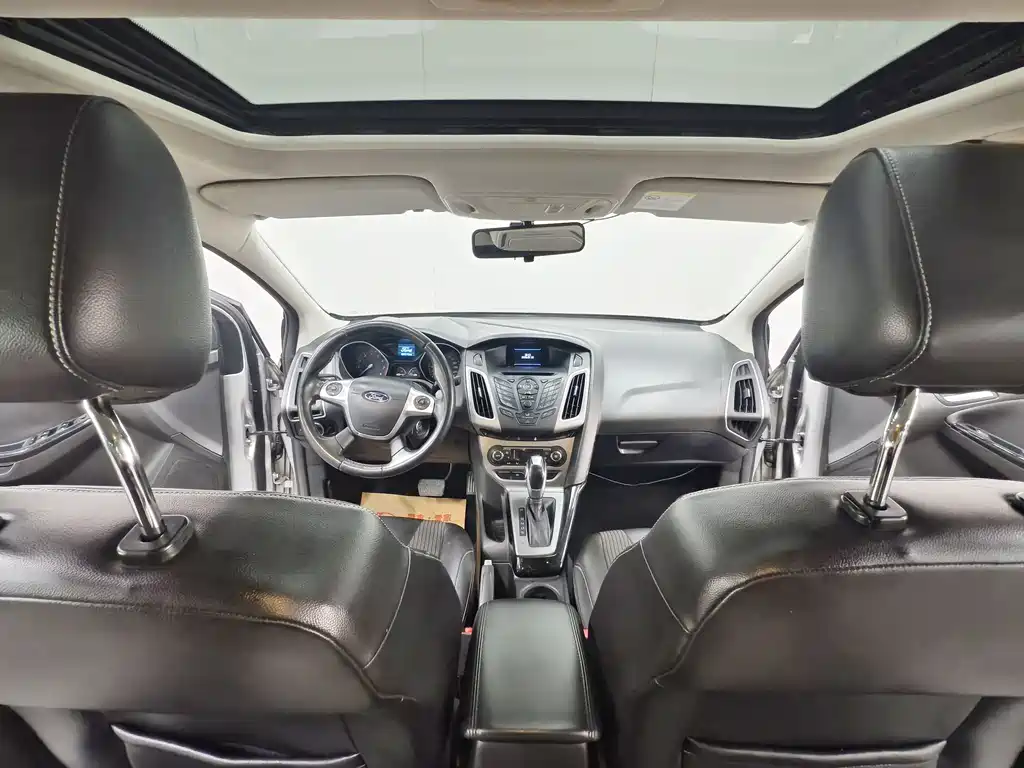 Ford Focus 2012 1.6L AT