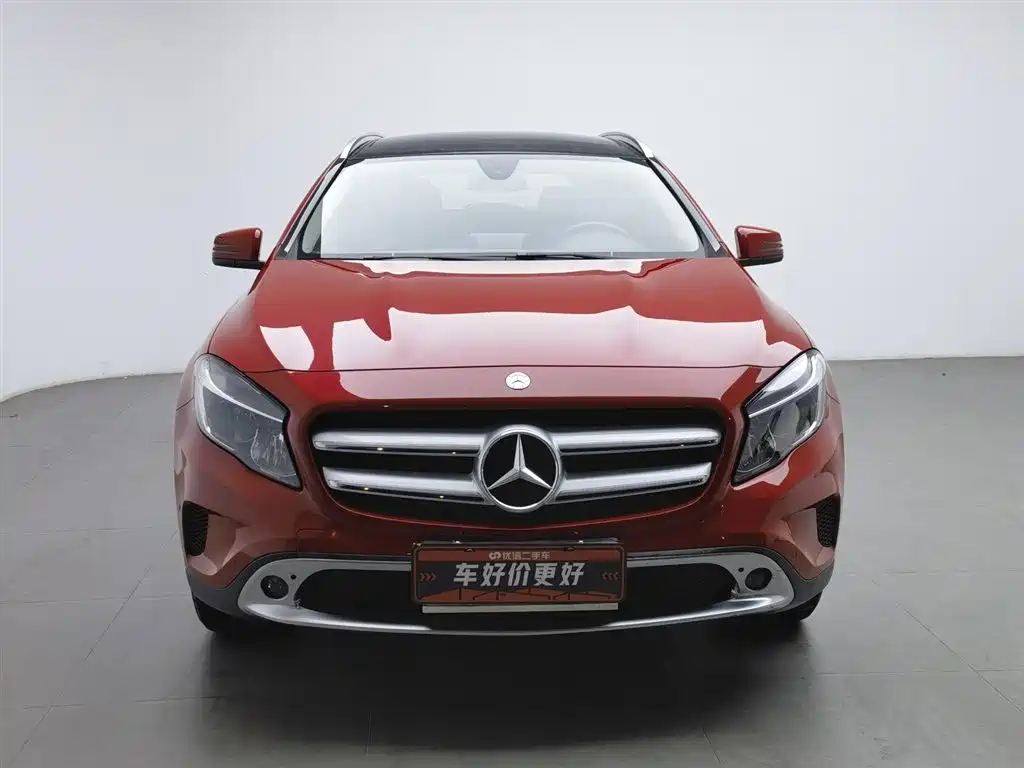 MERCEDES-BENZ GLA