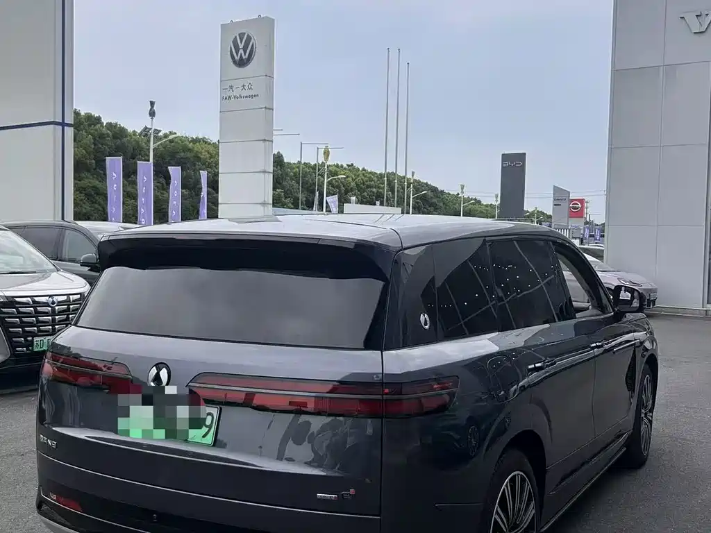 Заказать Denza 腾势N9 2026 года за 7 268 345 ₽  из Китая