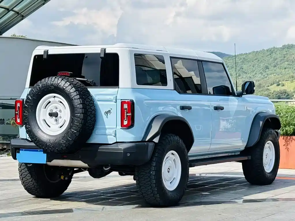 Заказать Ford Bronco 2026 года за 10 011 270 ₽  из Китая