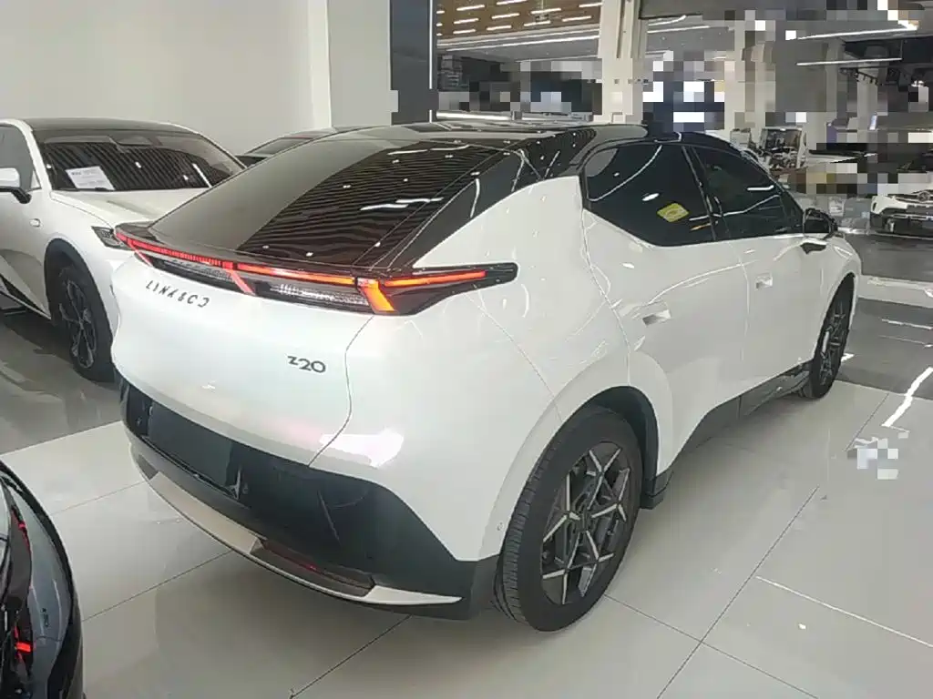 Lynk & Co 20 — миниатюра 7