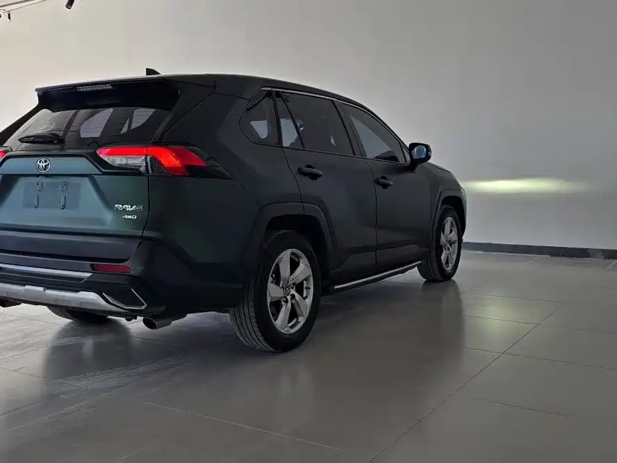 Toyota RAV4 — миниатюра 6