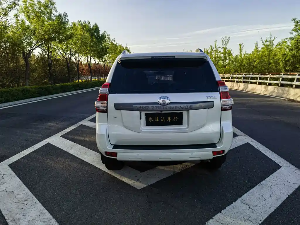 Toyota Land Cruiser Prado 2014 2.7L AT Luxury