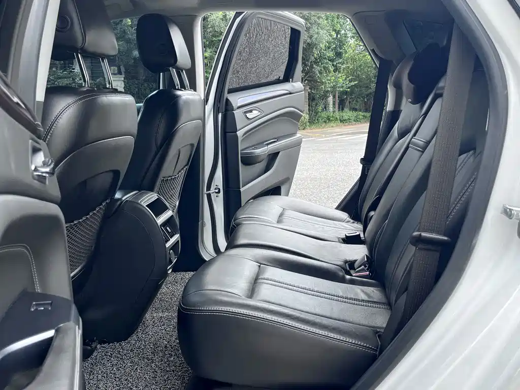 Cadillac SRX — миниатюра 18