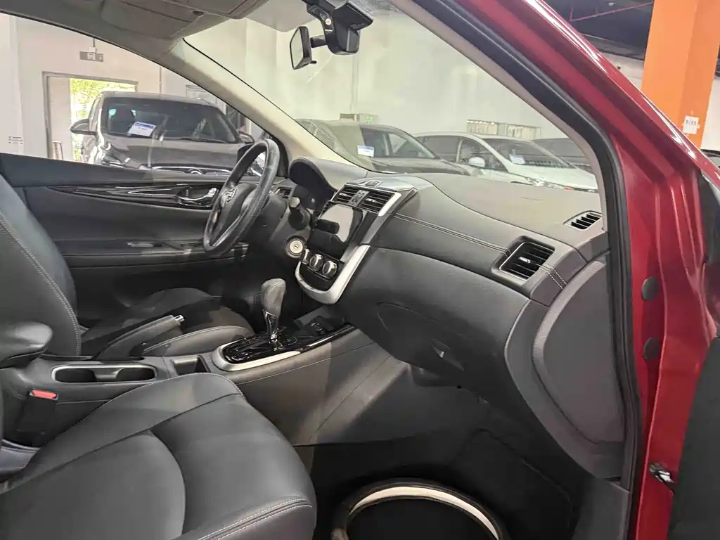 Nissan Tiida — миниатюра 14