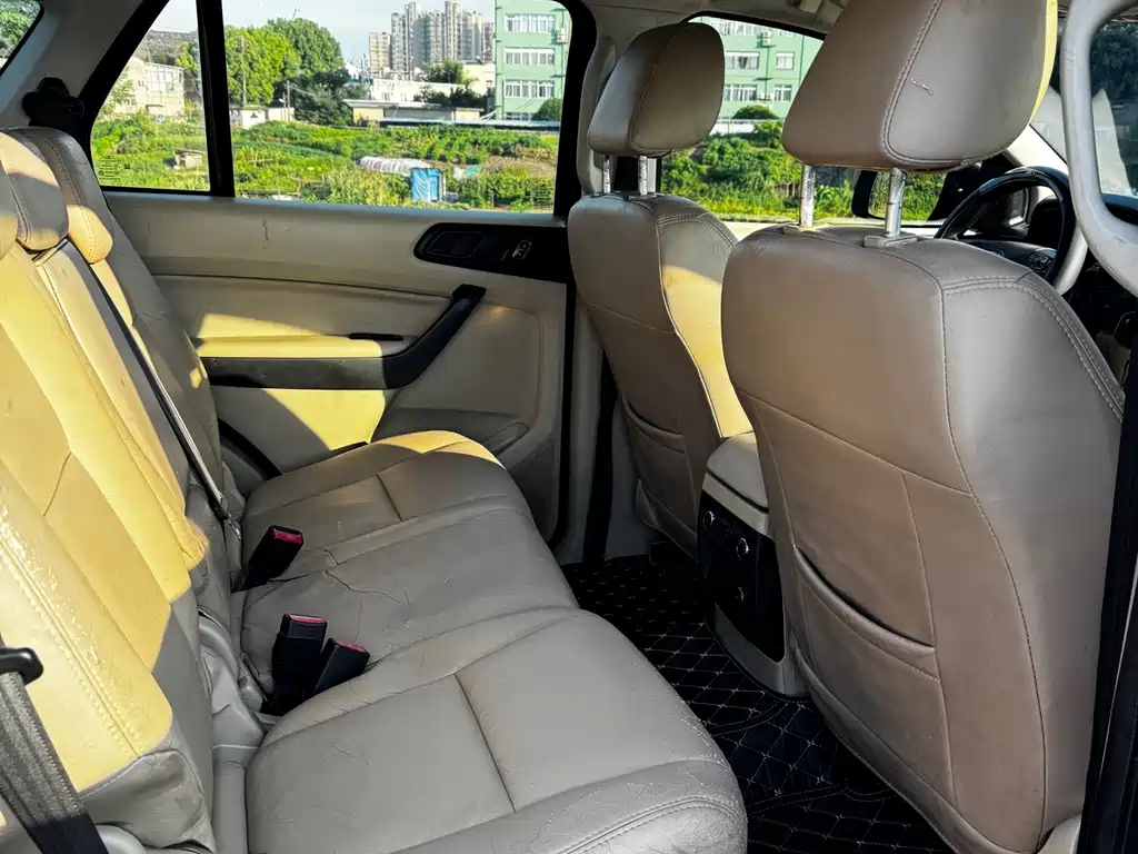 Ford Everest — миниатюра 7